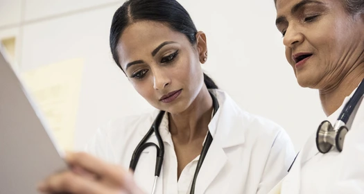 Deux femmes médecins