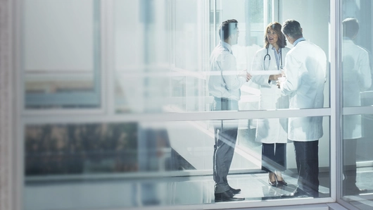 Slimnīcā runā ārsti