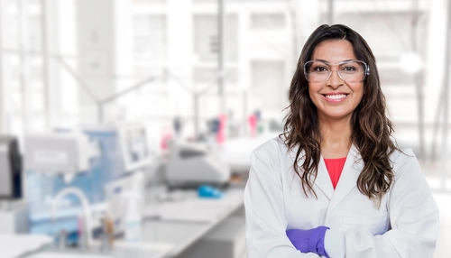 Wissenschaftlerin im Labor